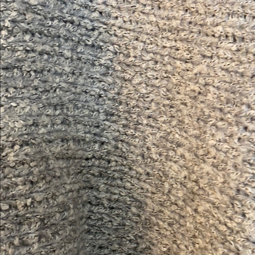 Sen gray sweater. - Picture 2 of 4